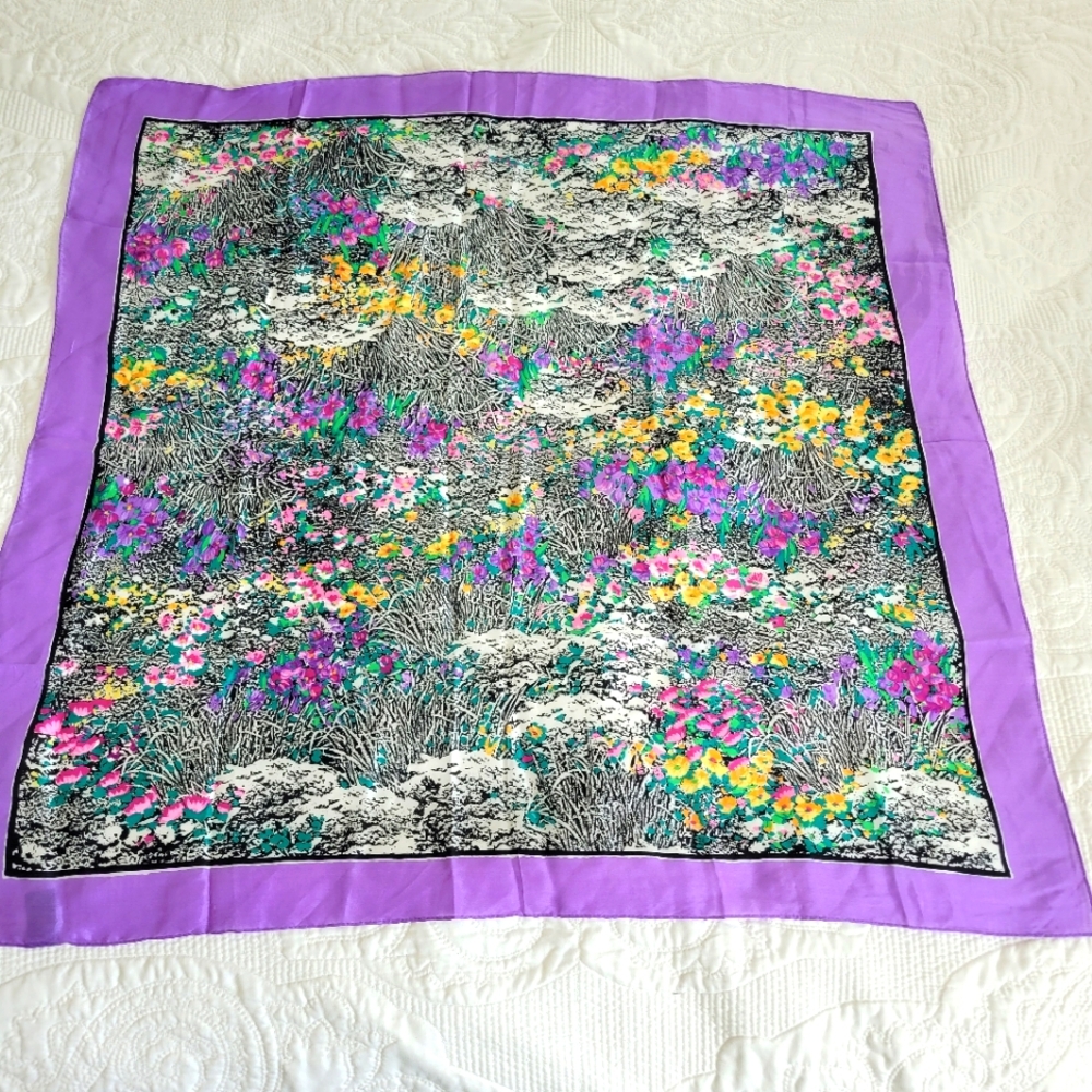 SILK SCARF 31X31 BY SPECIALTY HOUSE MADE IN JAPAN .